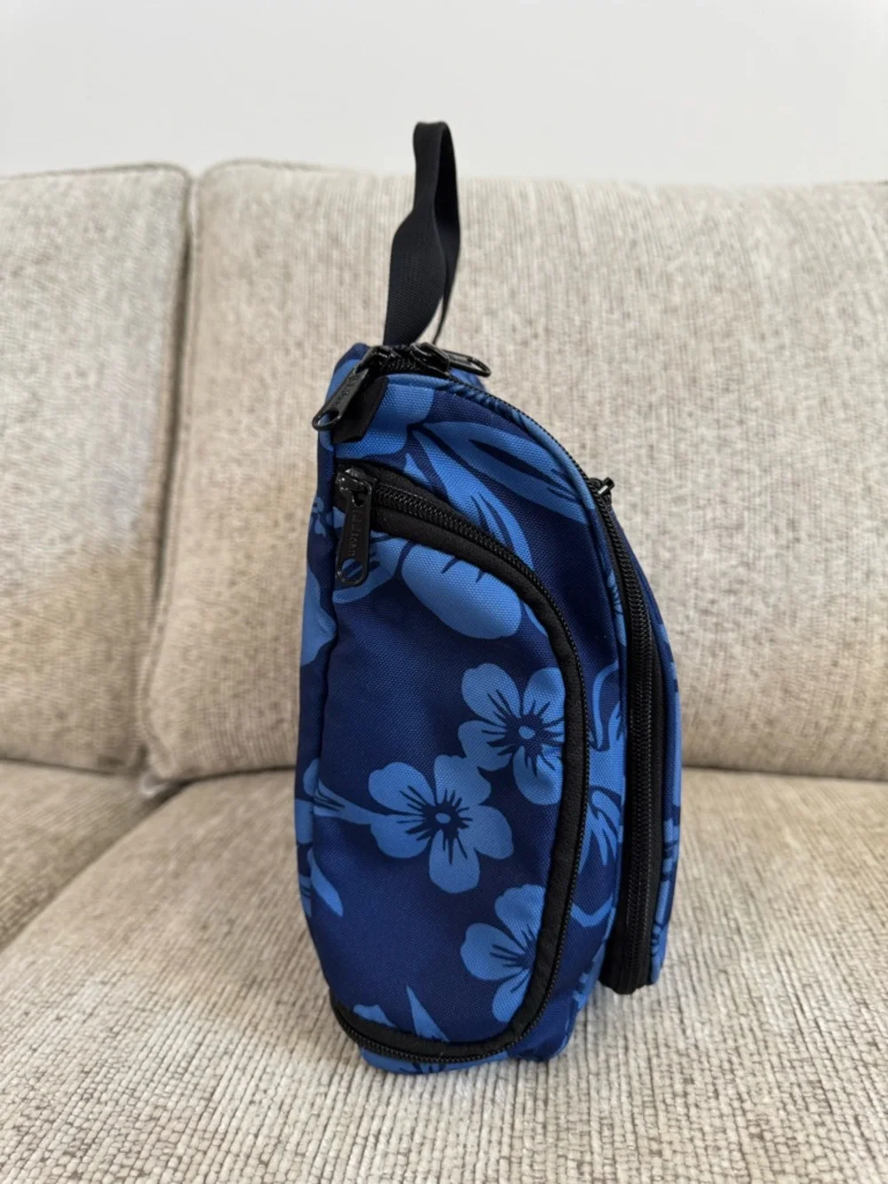 L.L. Bean Navy and Light Blue Floral Toiletries Accessories Tote Bag - Picture 4 of 12